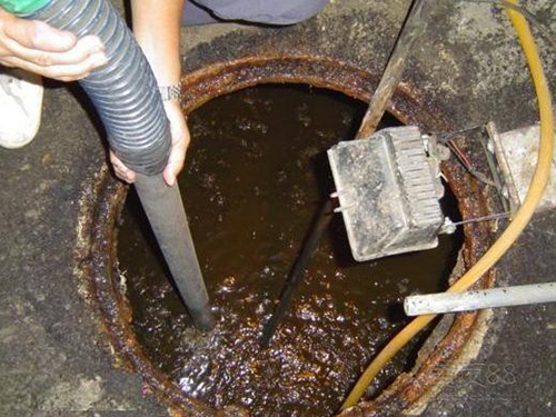 铁西隔油池清理